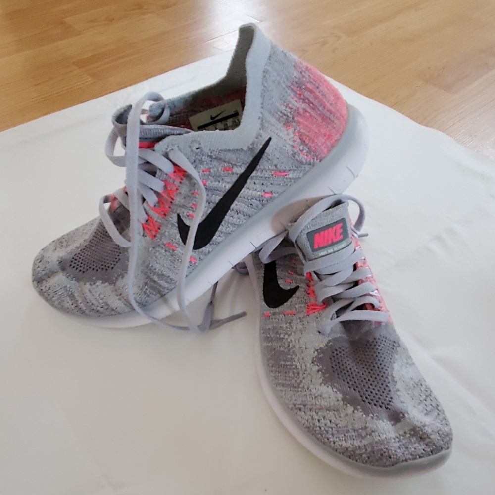 Nike free runs, women's 8, youth 6.5